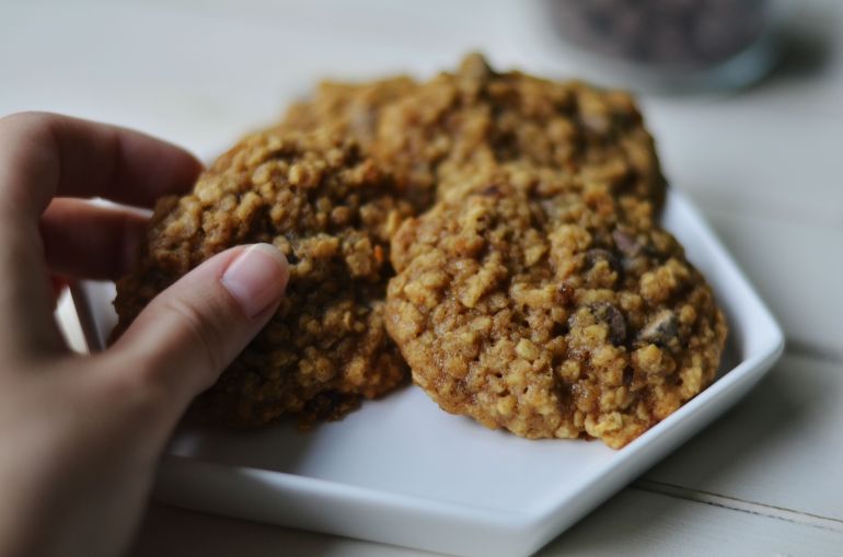 Recipe: Disappearing Oatmeal Chocolate Chip Cookies | Minted Bold